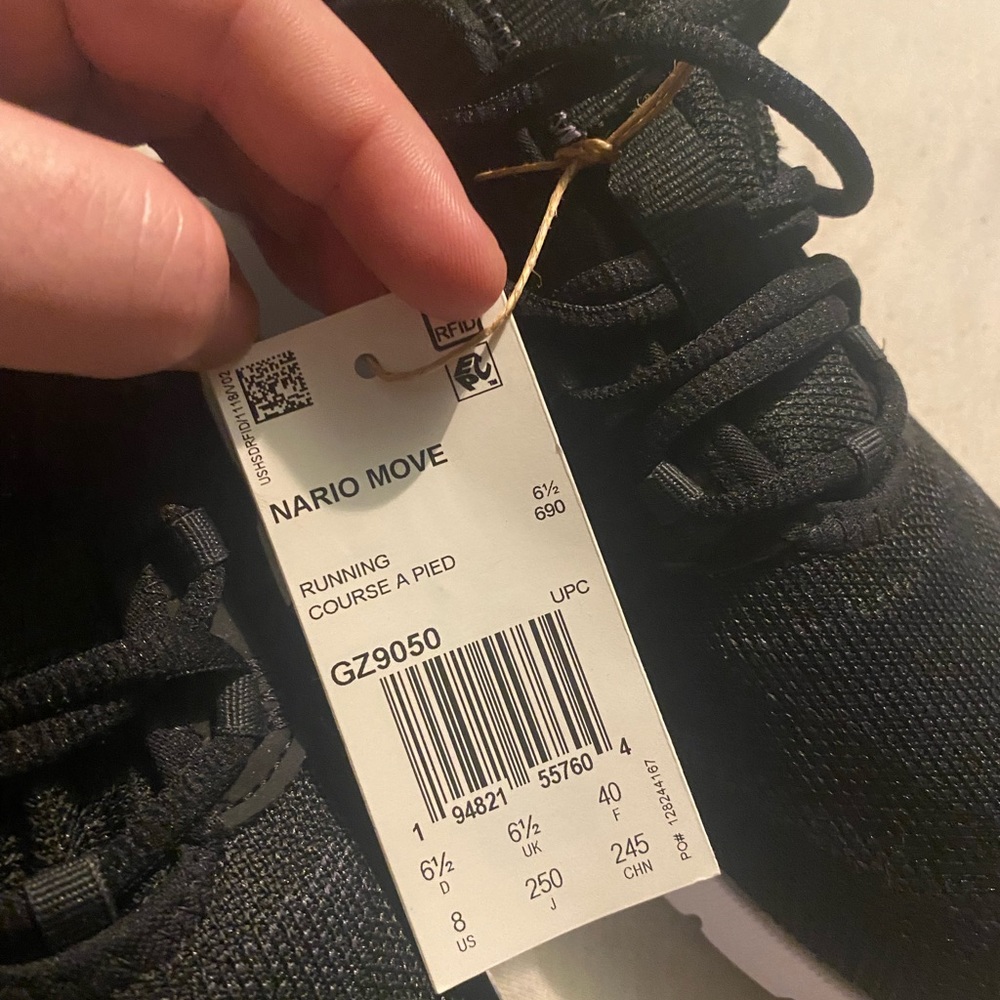 Woman’s adidas tennis shoes still have tags and just tried on